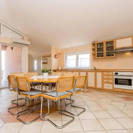 Petra Apartman *